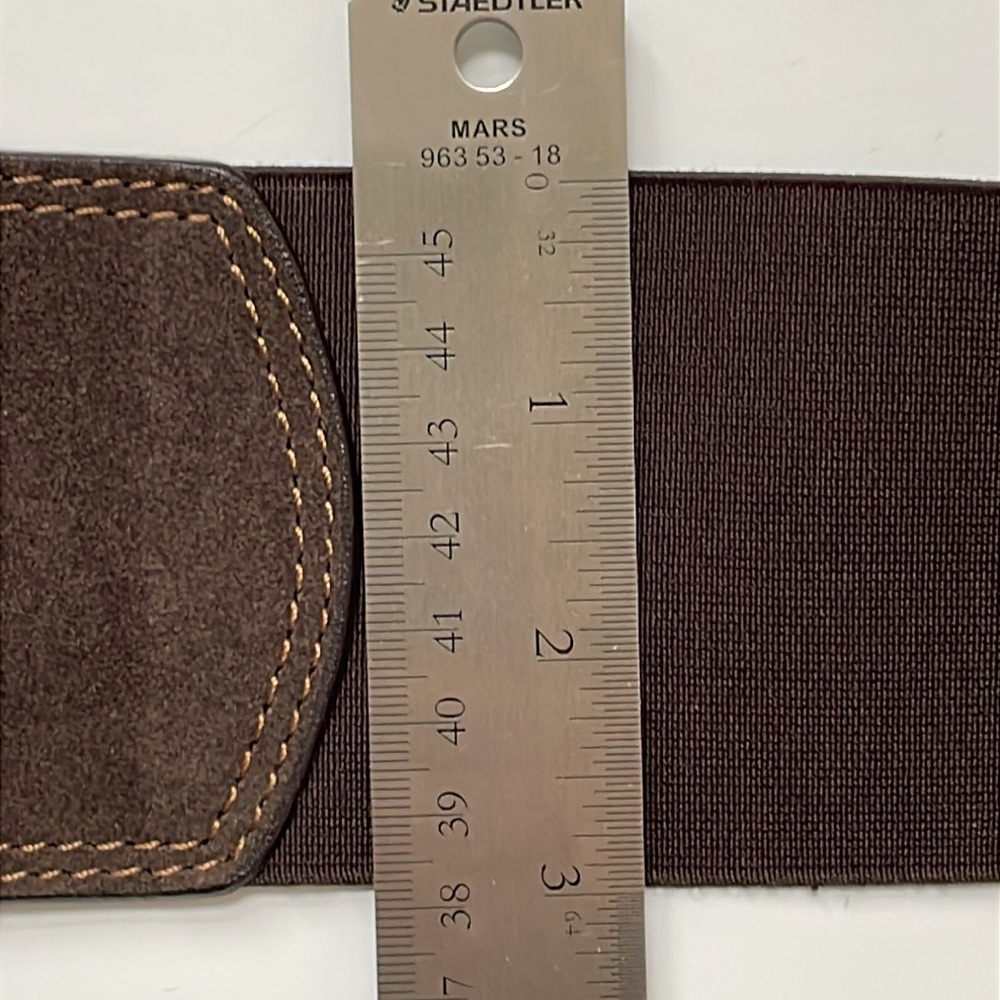 Chico’s Size Medium brown suede leather elastic hook closure gold print belt. - Picture 10 of 12